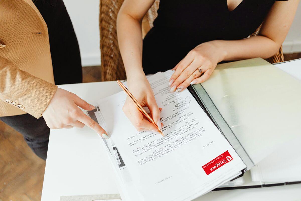 Documentos de permisos de obra para reforma integral en Zaragoza